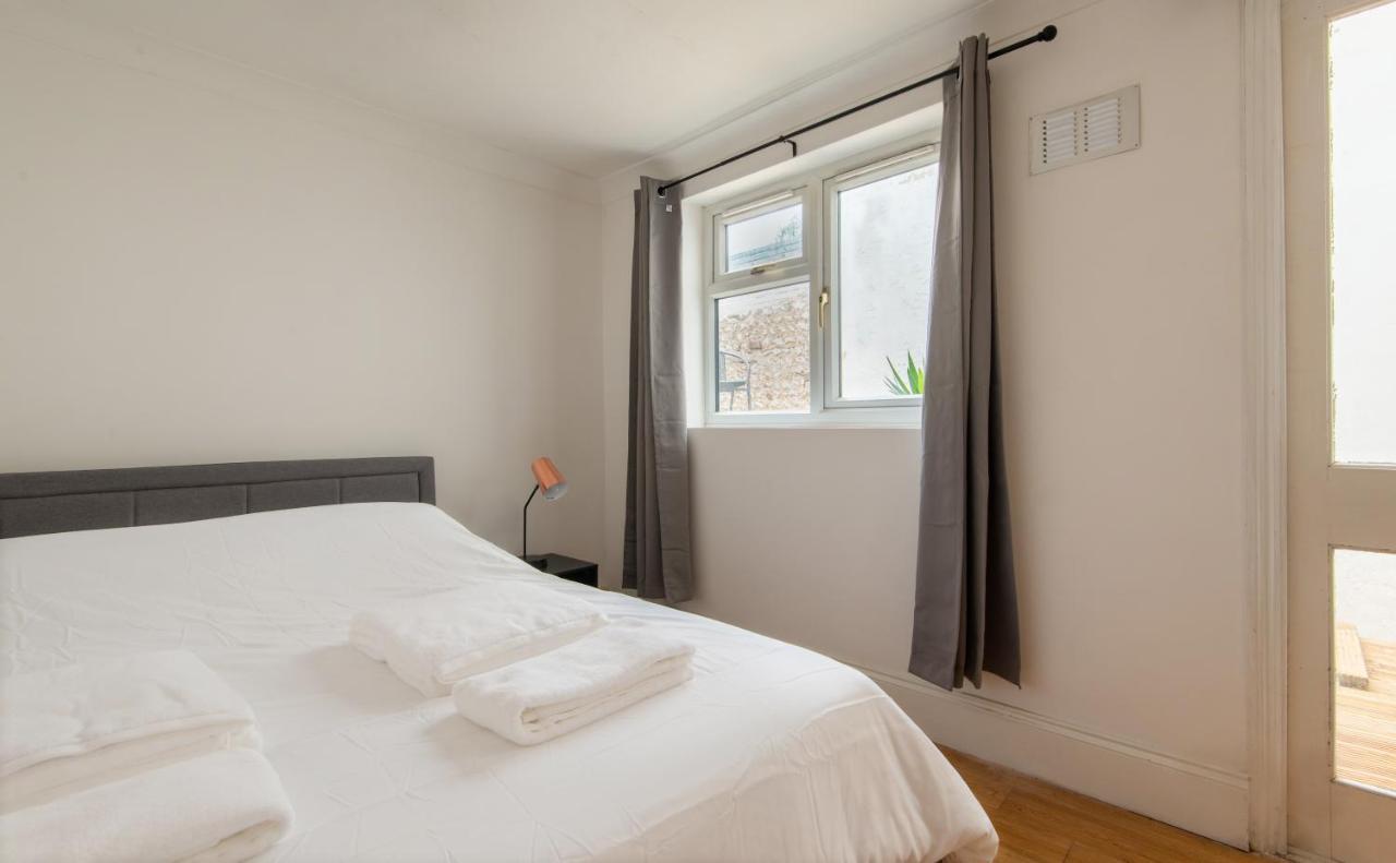 -Newly Refurbished- Stylish Apartment 5 Minutes From Station W Garden Hove Exterior foto